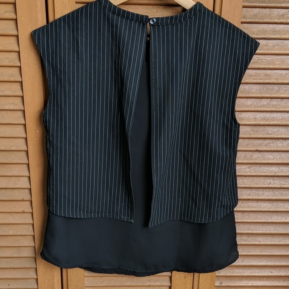 Cap sleeves 2 layer Top - Picture 4 of 7